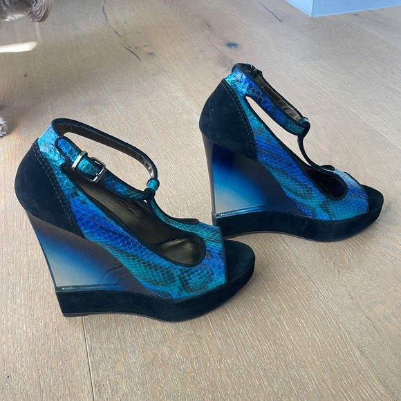 Blue and Teal Snakeskin Platform Wedges. - Picture 2 of 6